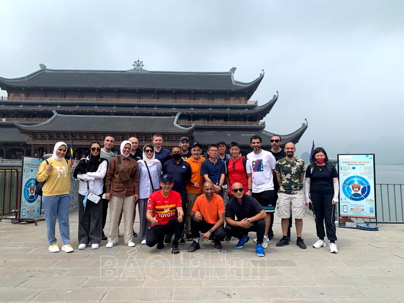 Đoàn trọng tài môn bóng đá Futsal SEA Games 31 thăm Khu du lịch Tam Chúc