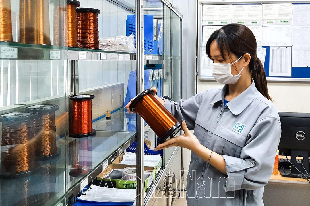 Sản xuất ổn định, nhiều doanh nghiệp trong các khu công nghiệp đóng góp ngân sách cao