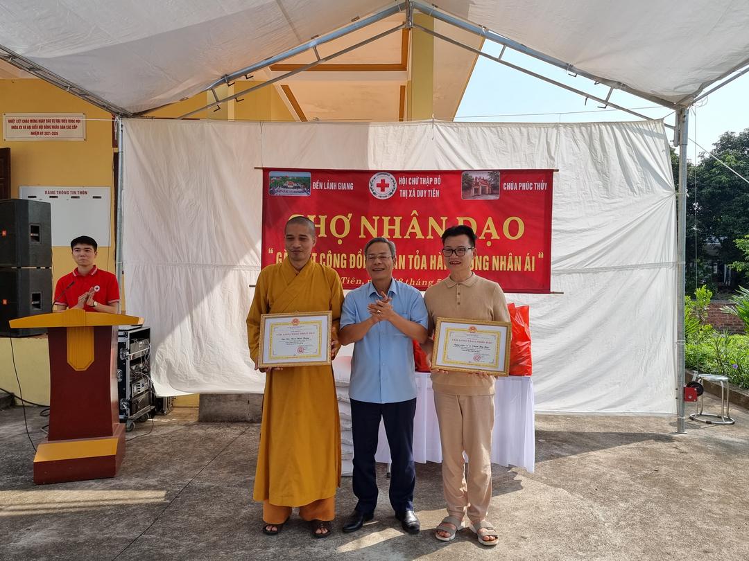 Hội CTĐ thị xã Duy Tiên tổ chức chương trình “Chợ nhân đạo” tại xã Trác Văn