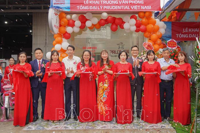 Prudential khai trương Văn phòng Tổng đại lý tại huyện Thanh Liêm