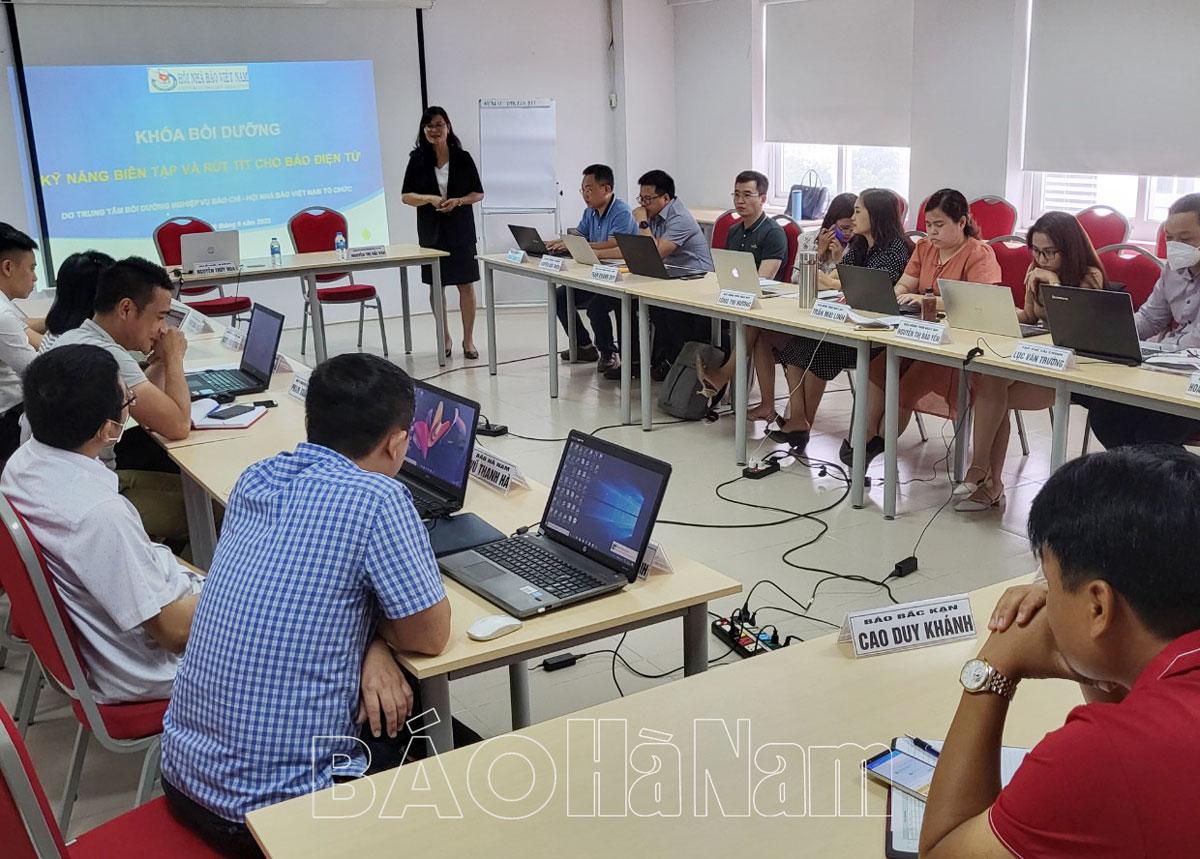 Tập huấn kỹ năng biên tập, rút tít cho báo điện tử