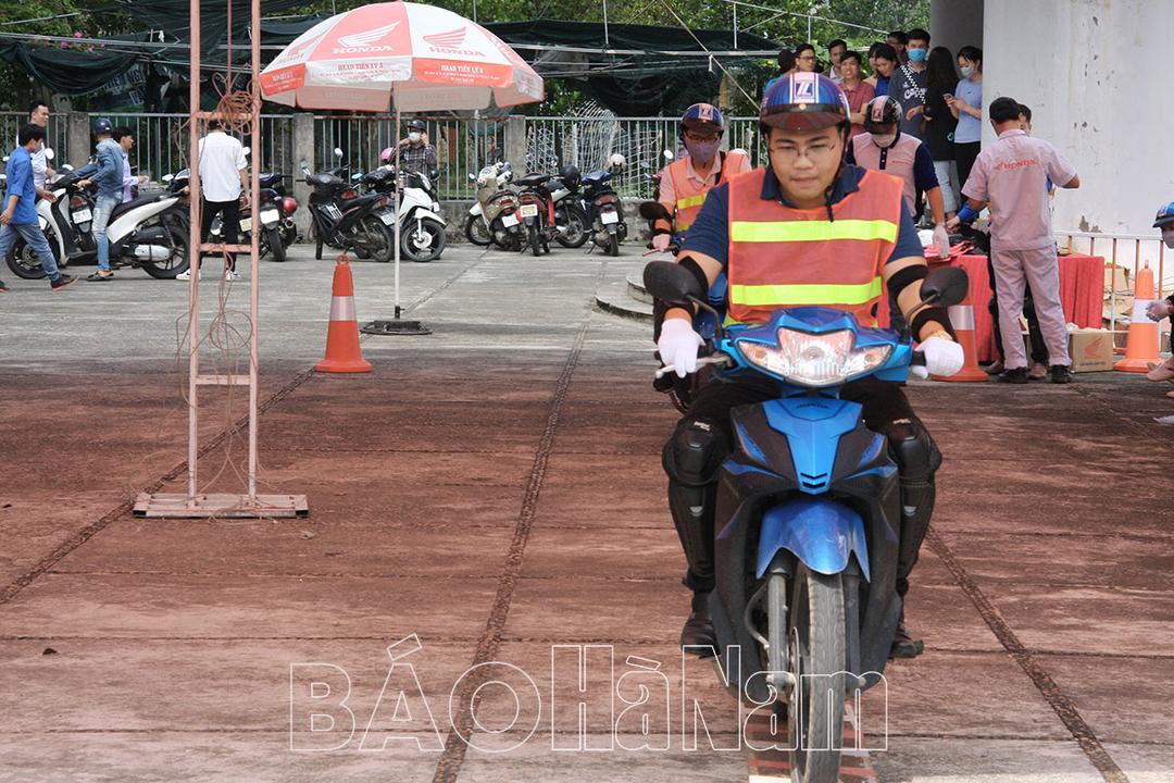 Tỉnh đoàn tổ chức “Ngày hội thanh niên công nhân với văn hóa giao thông năm 2022”