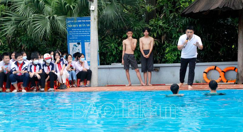 Trường THCS Thanh Sơn tuyên truyền, hướng dẫn kỹ năng phòng chống đuối nước cho học sinh