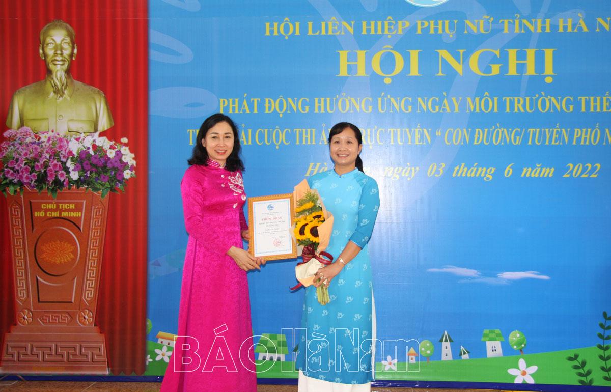 Hội LHPN tỉnh phát động hưởng ứng Ngày Môi trường thế giới (5/6), trao giải cuộc thi “Con đường/tuyến phố nở hoa”