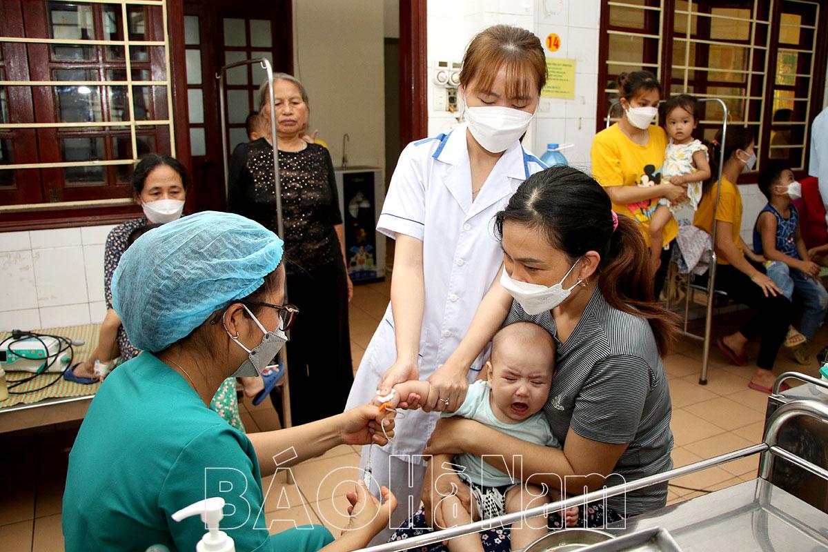 Trẻ em nhập viện tăng, bệnh viện quá tải