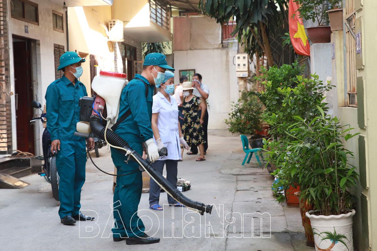 Phường Lương Khánh Thiện ra quân phun thuốc diệt muỗi, phòng chống dịch sốt xuất huyết