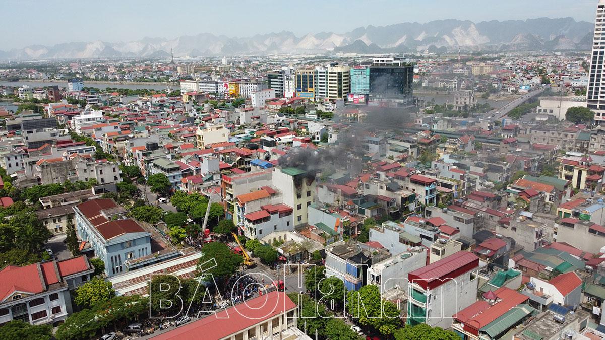 Cháy cửa hàng Phương Mai ở Phủ Lý