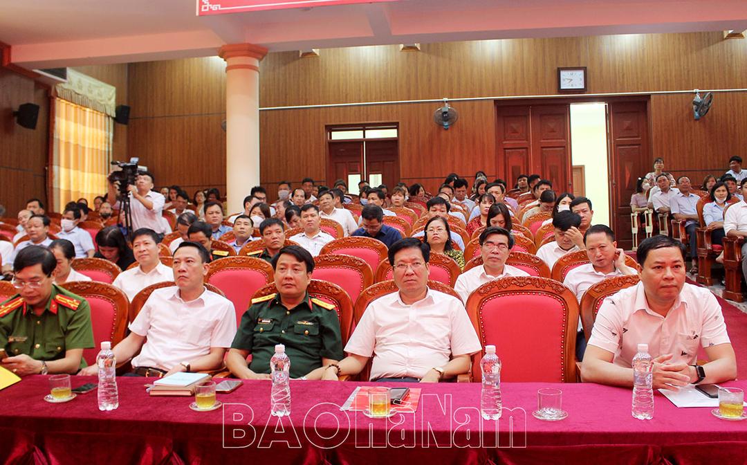 Bình Lục bồi dưỡng chuyên đề lý luận chính trị, cập nhật kiến thức mới dành cho đội ngũ cán bộ chủ chốt đợt I, năm 2022