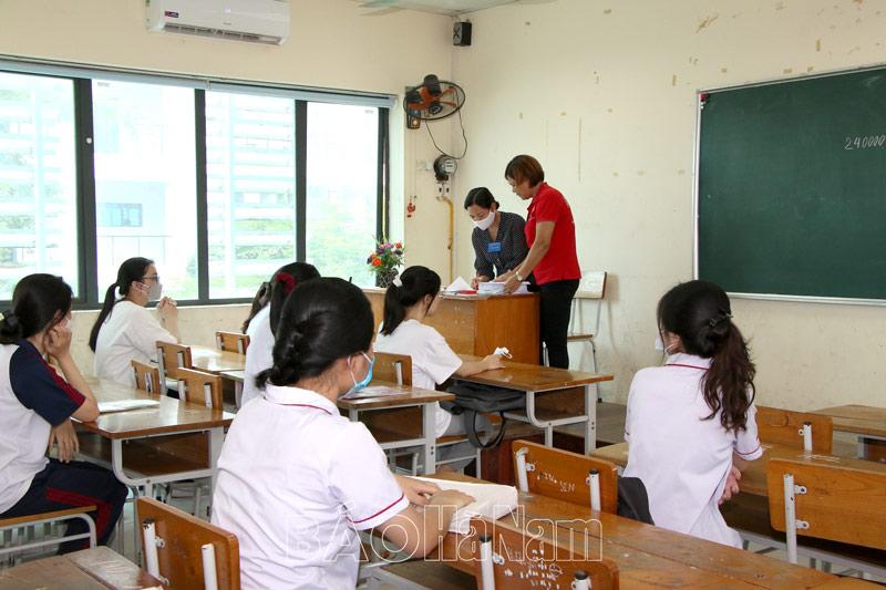 Hơn 9.200 thí sinh đến làm thủ tục dự thi Tốt nghiệp THPT