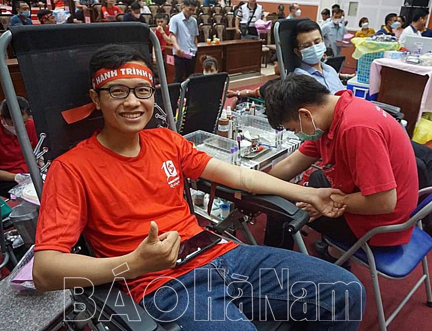 Ngày hội hiến máu “Hà Nam – Ngàn trái tim hồng”