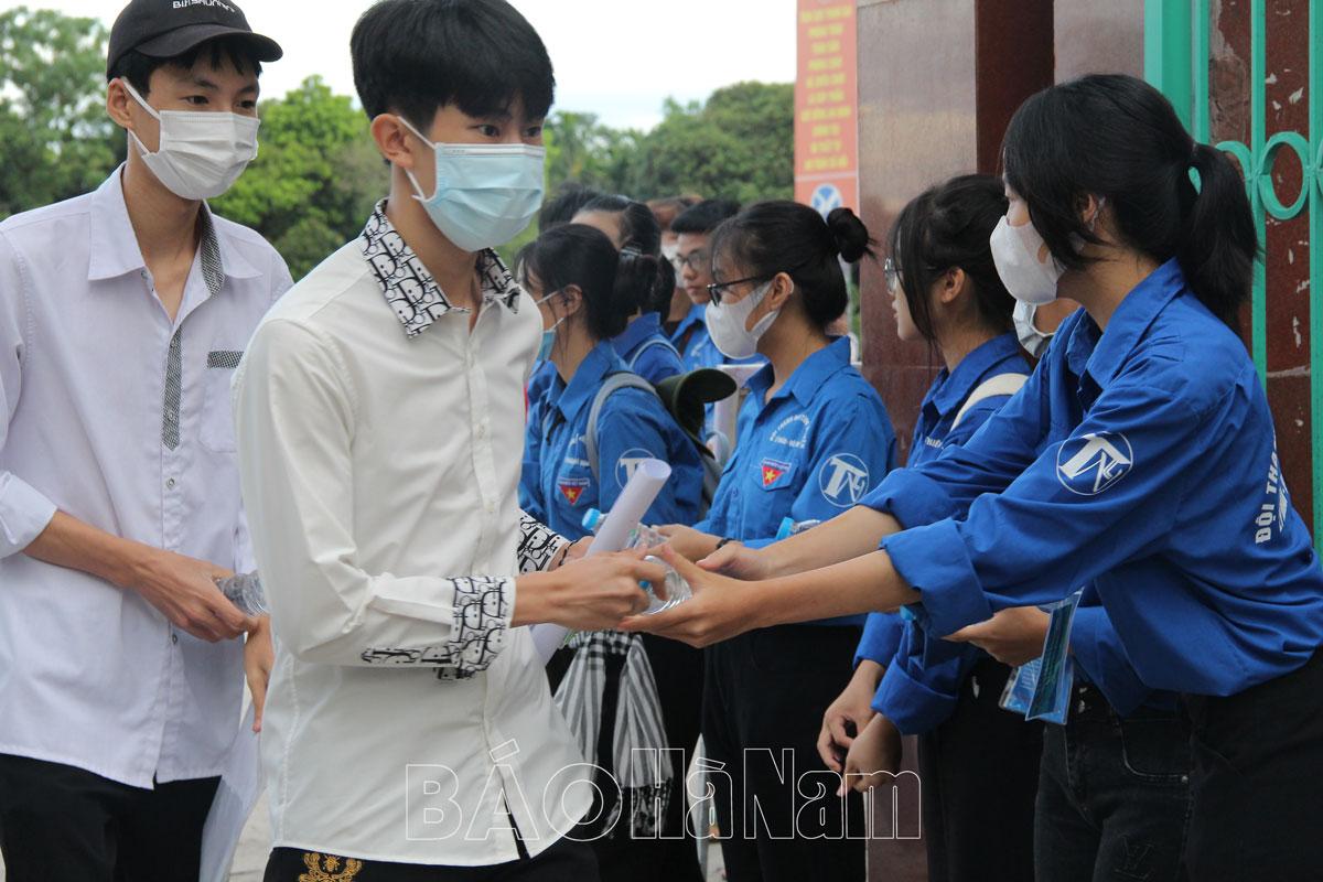 Tuổi trẻ Hà Nam tiếp sức sĩ tử thi Tốt nghiệp THPT 2022