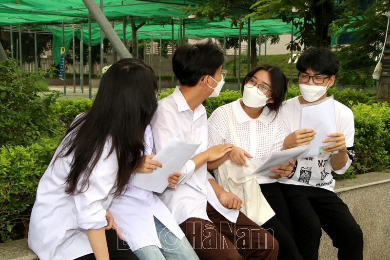 Ngày thi đầu tiên kết thúc an toàn, 76 thí sinh vắng mặt