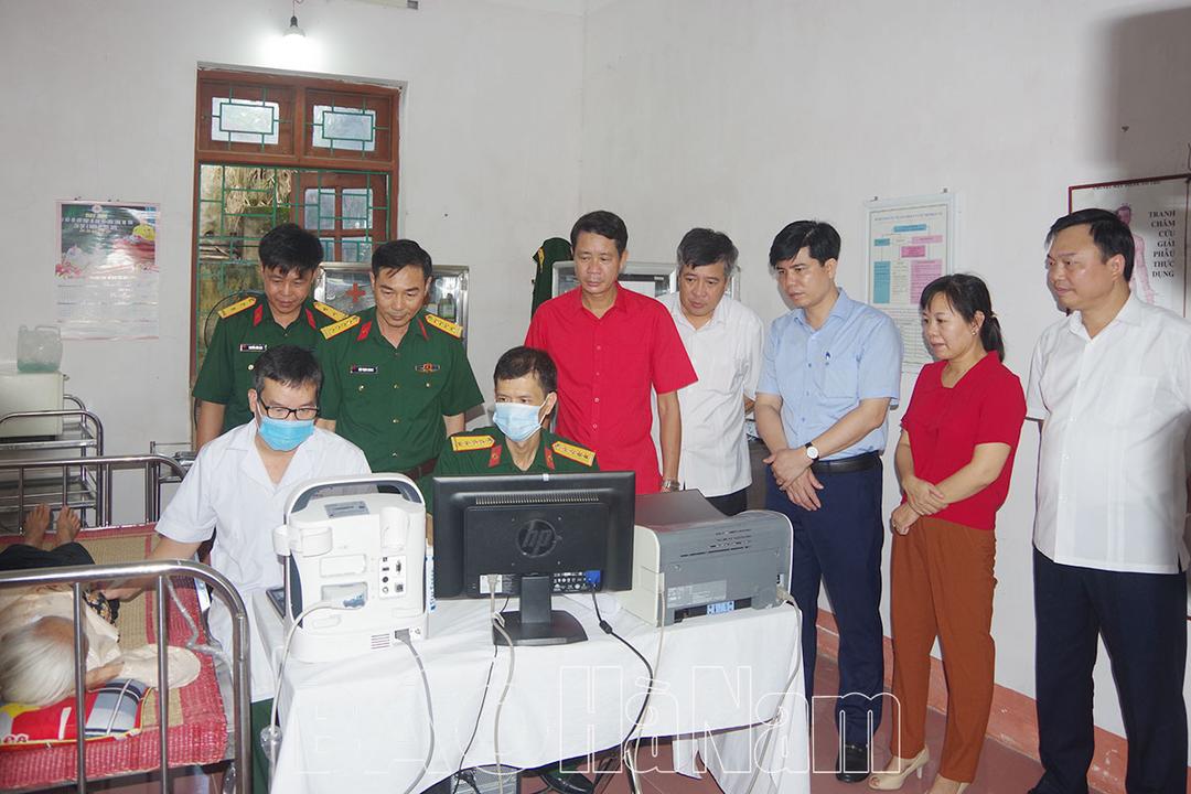 Bộ CHQS tỉnh Hà Nam khám bệnh, tư vấn sức khỏe cấp thuốc miễn phí tại xã Tiên Sơn