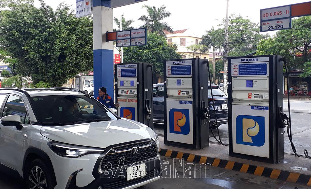 Xăng, dầu giảm giá mạnh, dịch vụ kinh doanh vận tải bớt khó