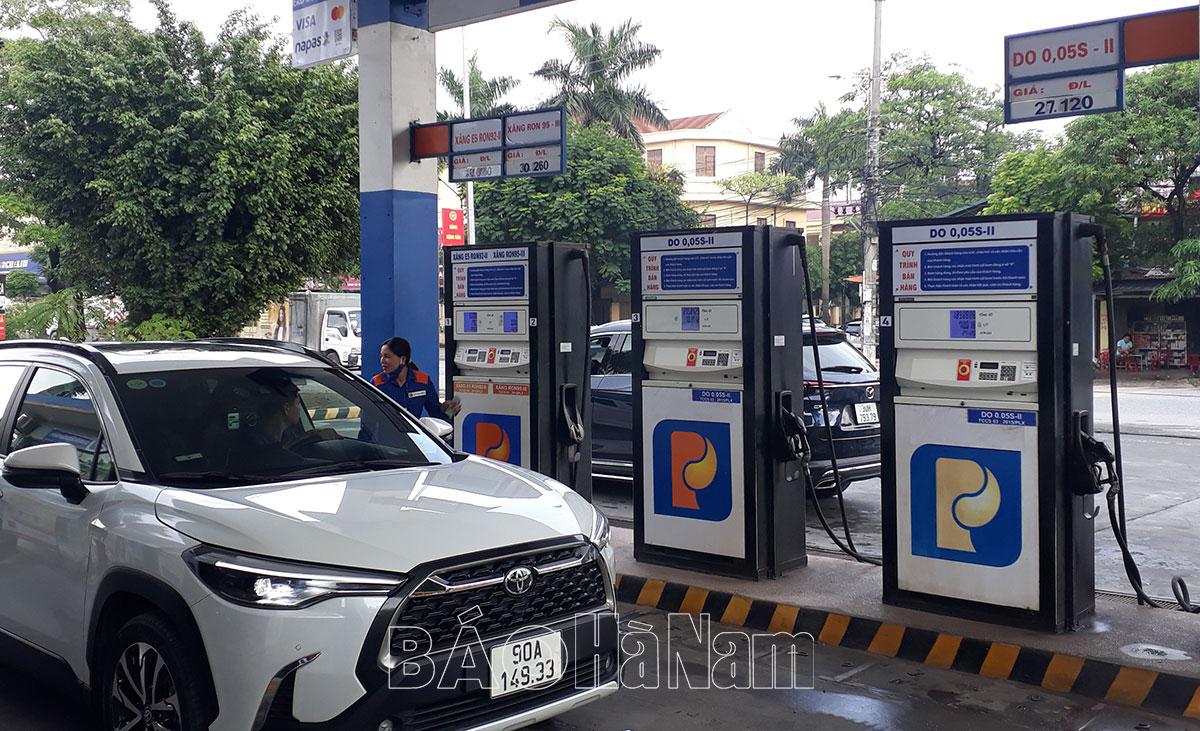 Xăng, dầu giảm giá mạnh, dịch vụ kinh doanh vận tải bớt khó