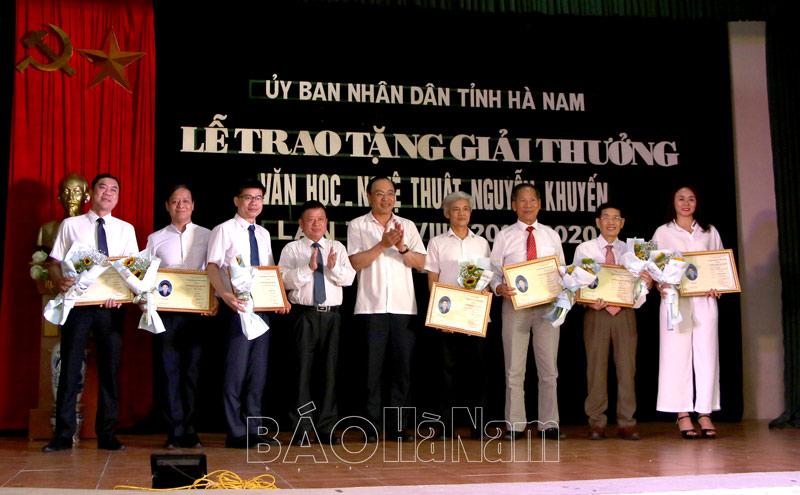 Trao tặng Giải thưởng Văn học Nghệ thuật Nguyễn Khuyến lần thứ VIII