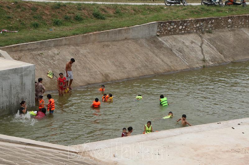 Những vụ đuối nước thương tâm: Nguy cơ với trẻ em không chỉ là việc không biết bơi