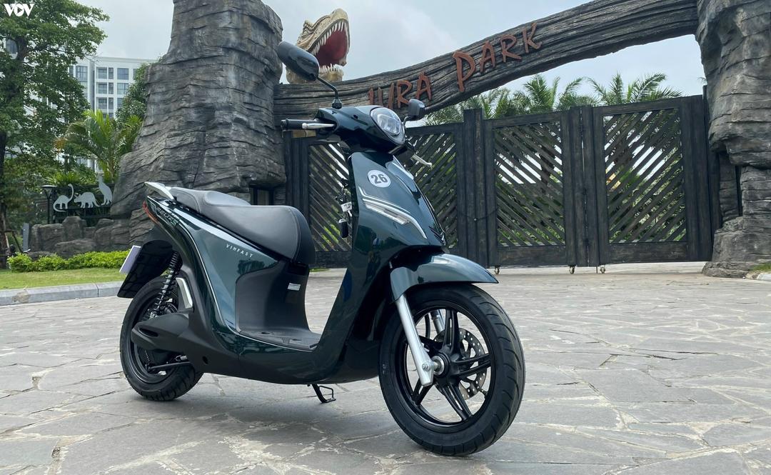 Nên mua xe máy điện hay xăng ở thời điểm này?