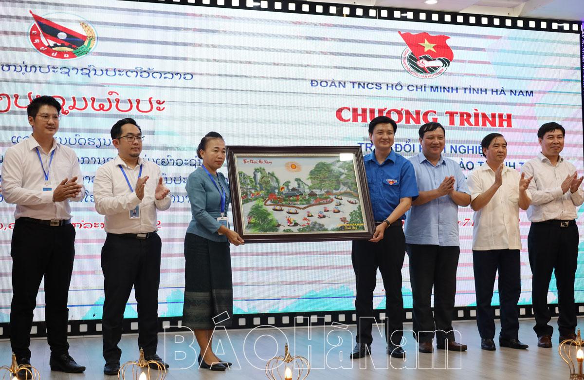 Đoàn đại biểu Đoàn Thanh niên nhân dân Cách mạng Lào thăm và làm việc với Tỉnh đoàn Hà Nam