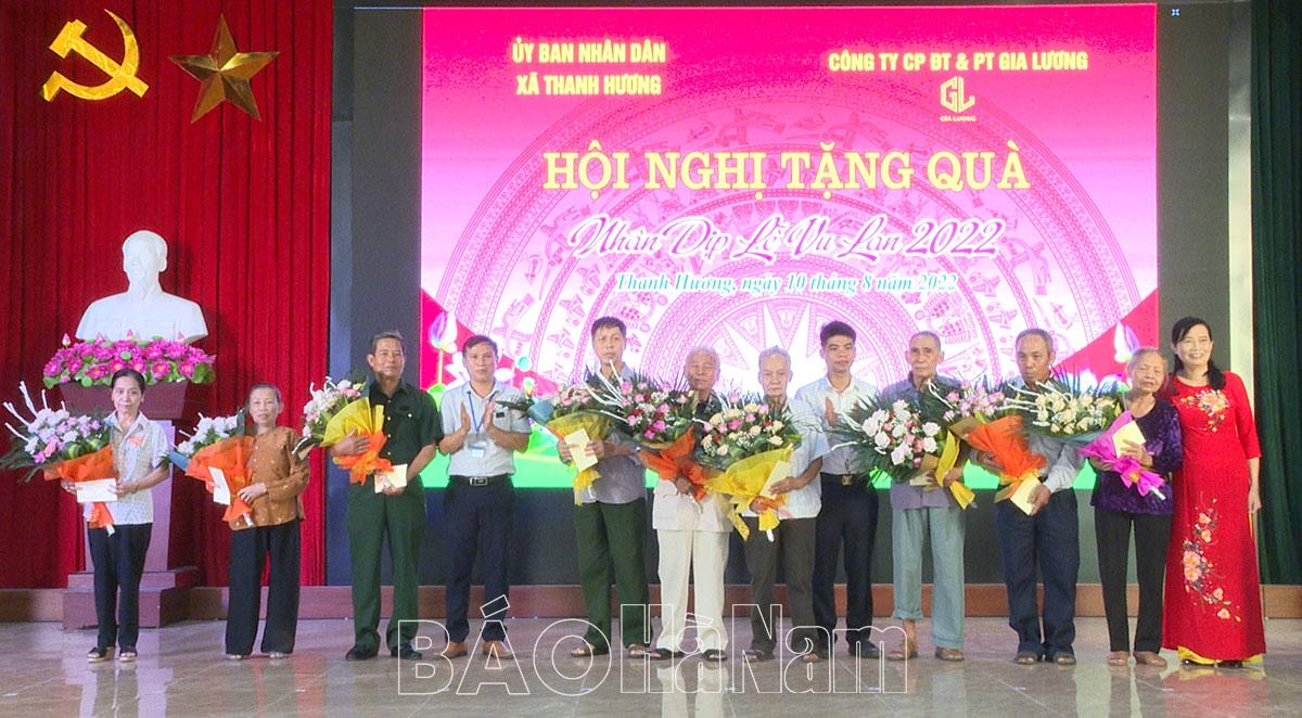 Xã Thanh Hương phối hợp trao tặng quà nhân dịp lễ Vu Lan.