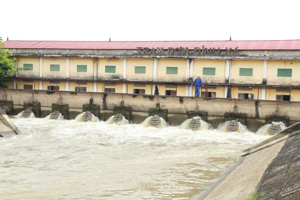 Vận hành 47 máy bơm tiêu nước đệm ứng phó với bão số 2