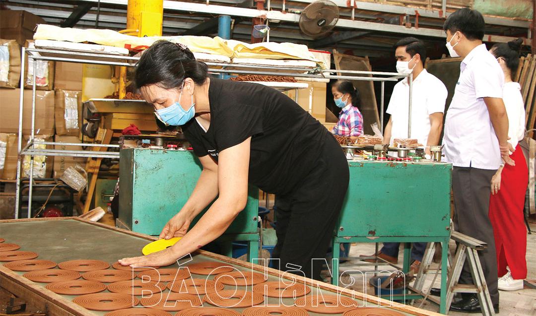 Lao động thời vụ chật vật tìm việc làm