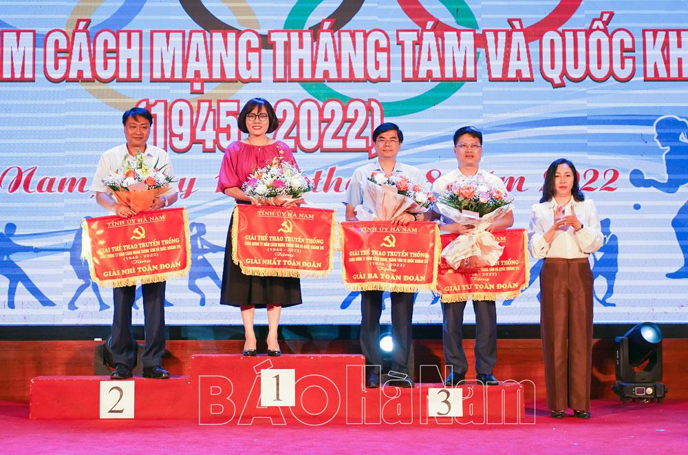 Báo Hà Nam đạt giải Tư toàn đoàn giải thể thao Khối thi đua các Ban Xây dựng Đảng và các cơ quan trực thuộc Tỉnh ủy