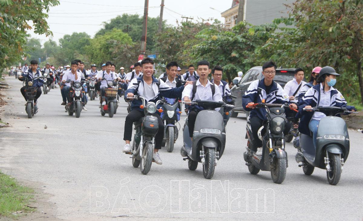 Tăng cường các giải pháp bảo đảm trật tự an toàn giao thông trước thềm năm học mới