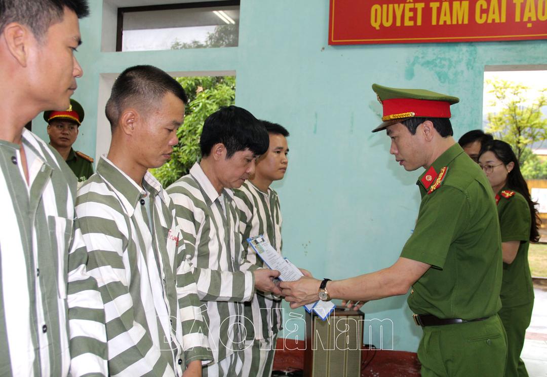 9 phạm nhân tại Trại tạm giam Công an tỉnh được đặc xá dịp Quốc khánh 2/9