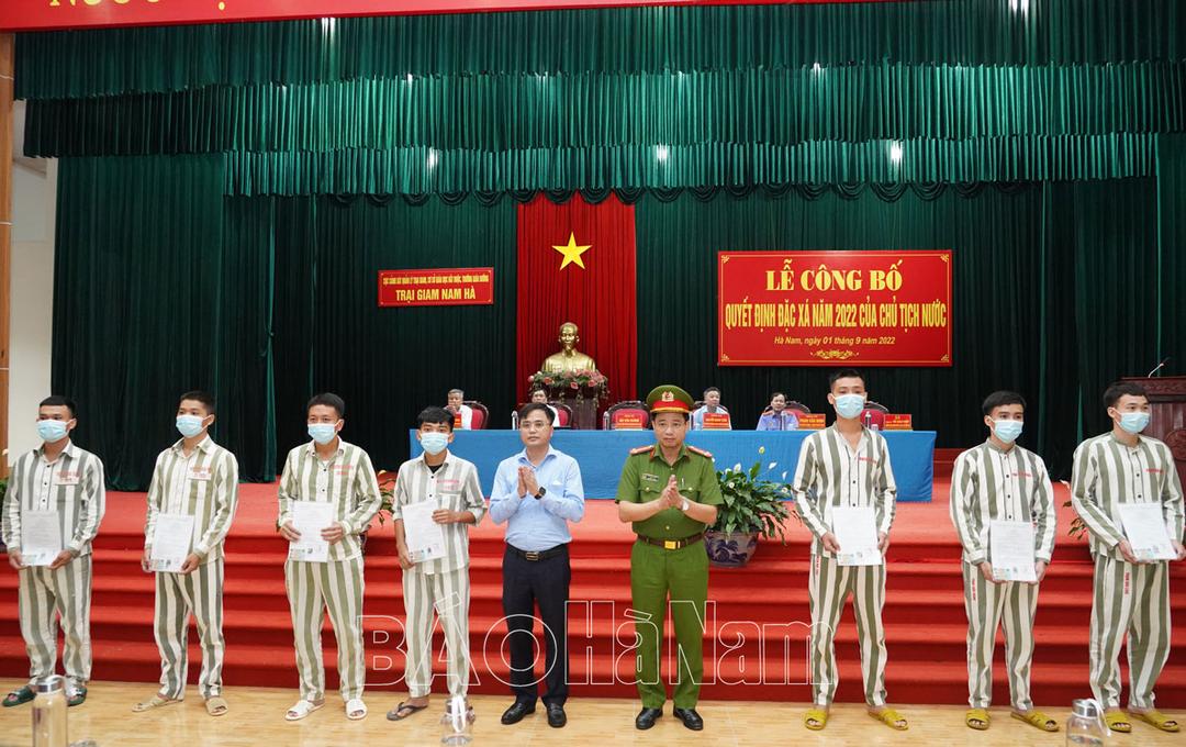 Trại giam Nam Hà công bố quyết định đặc xá của Chủ tịch nước cho 25 phạm nhân