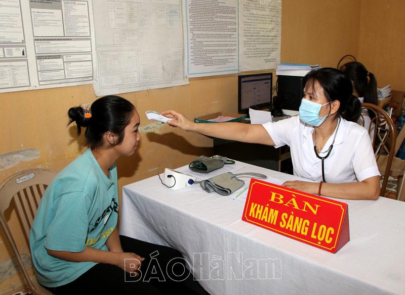 Tỷ lệ tiêm vaccine Covid-19 mũi 2 và mũi 3 cho trẻ từ 5 đến 17 tuổi ở Hà Nam đạt gần 60%