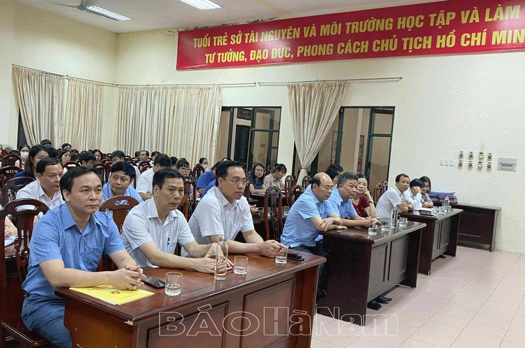 Chuyển giao chi bộ Chi nhánh Văn phòng đăng ký đất đai về trực thuộc Đảng bộ các huyện, thành phố, thị xã
