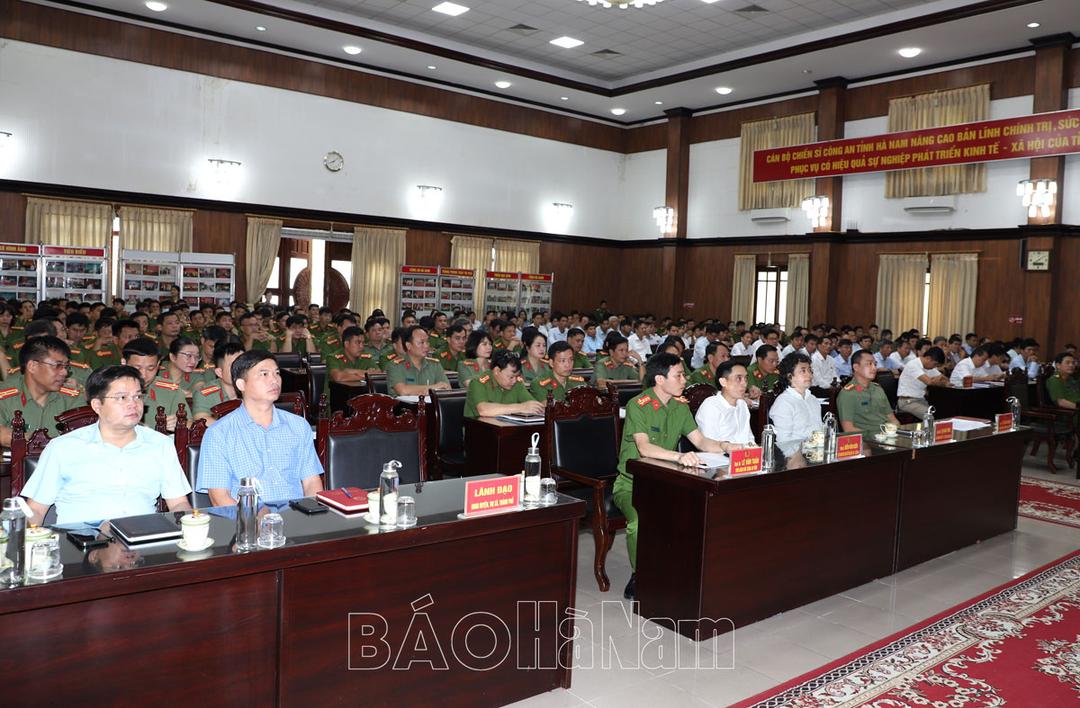 Triển khai tháng cao điểm hoàn thành chỉ tiêu cấp CCCD gắn chíp điện tử trên địa bàn tỉnh Hà Nam