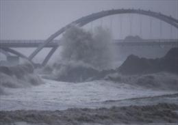 Nhật Bản hối thúc gần 2 triệu người sơ tán để tránh siêu bão Nanmadol