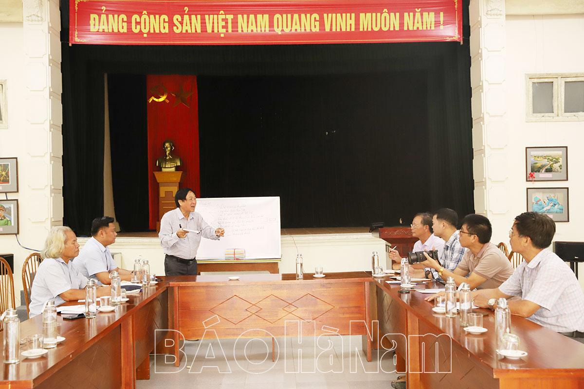 Chi hội Nhiếp ảnh, Hội VHNT Hà Nam tổ chức trao đổi nghiệp vụ, cung cấp thông tin mới