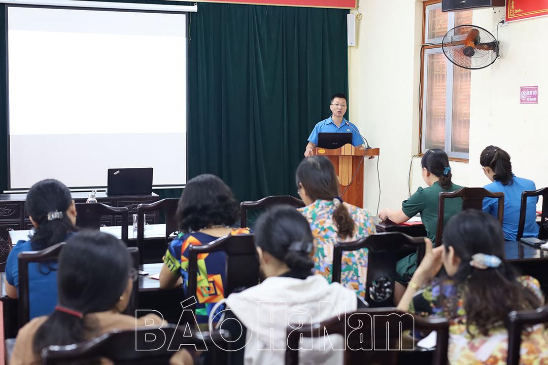 Liên đoàn Lao động huyện Bình Lục tập huấn công tác Đại hội Công đoàn các cấp nhiệm kỳ 2023-2028