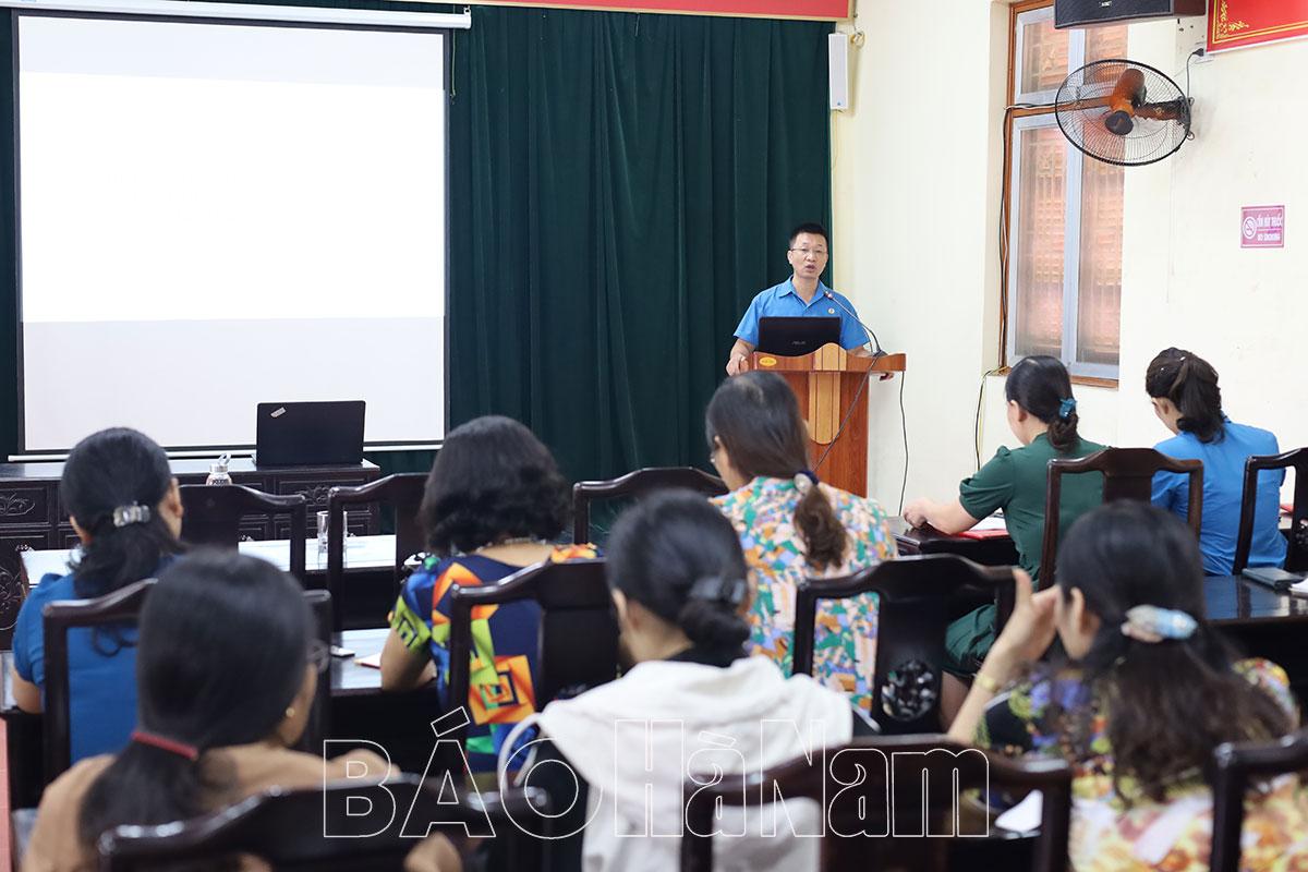 Liên đoàn Lao động huyện Bình Lục tập huấn công tác Đại hội Công đoàn các cấp nhiệm kỳ 2023-2028