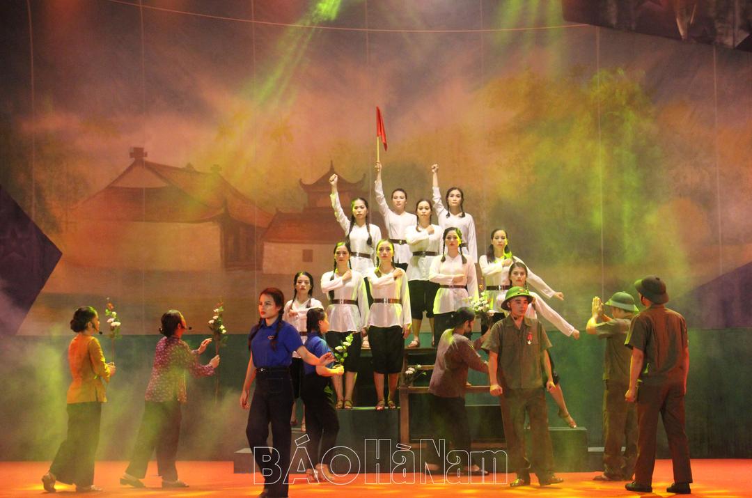 Tổng duyệt vở chèo mới "Những vì sao không tắt"