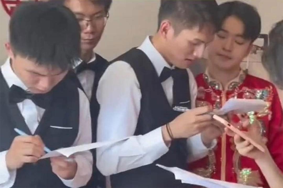 Chú rể phải làm bài thi IELTS mới được rước dâu