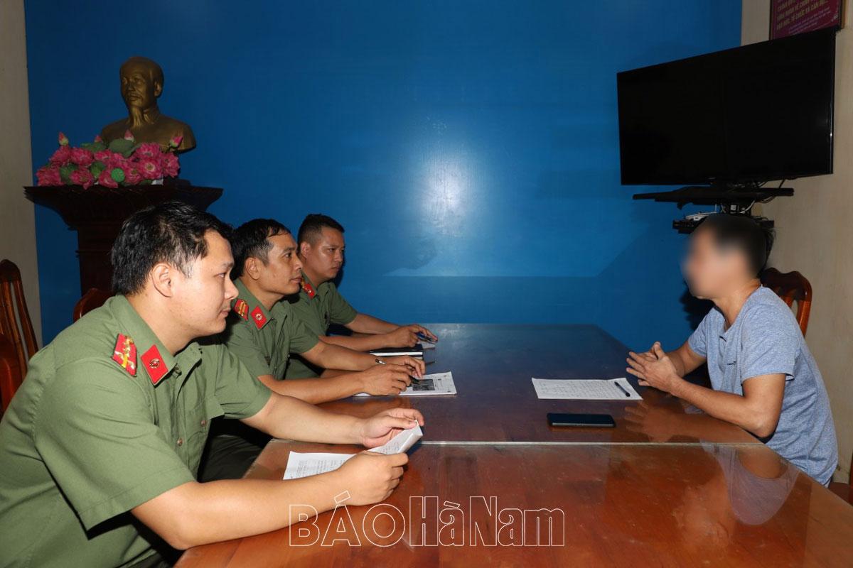 Đăng tải, bình luận thất thiệt về hoạt động ngân hàng gây hoang mang dư luận, một đối tượng ở Phù Vân bị công an vào cuộc xử lý