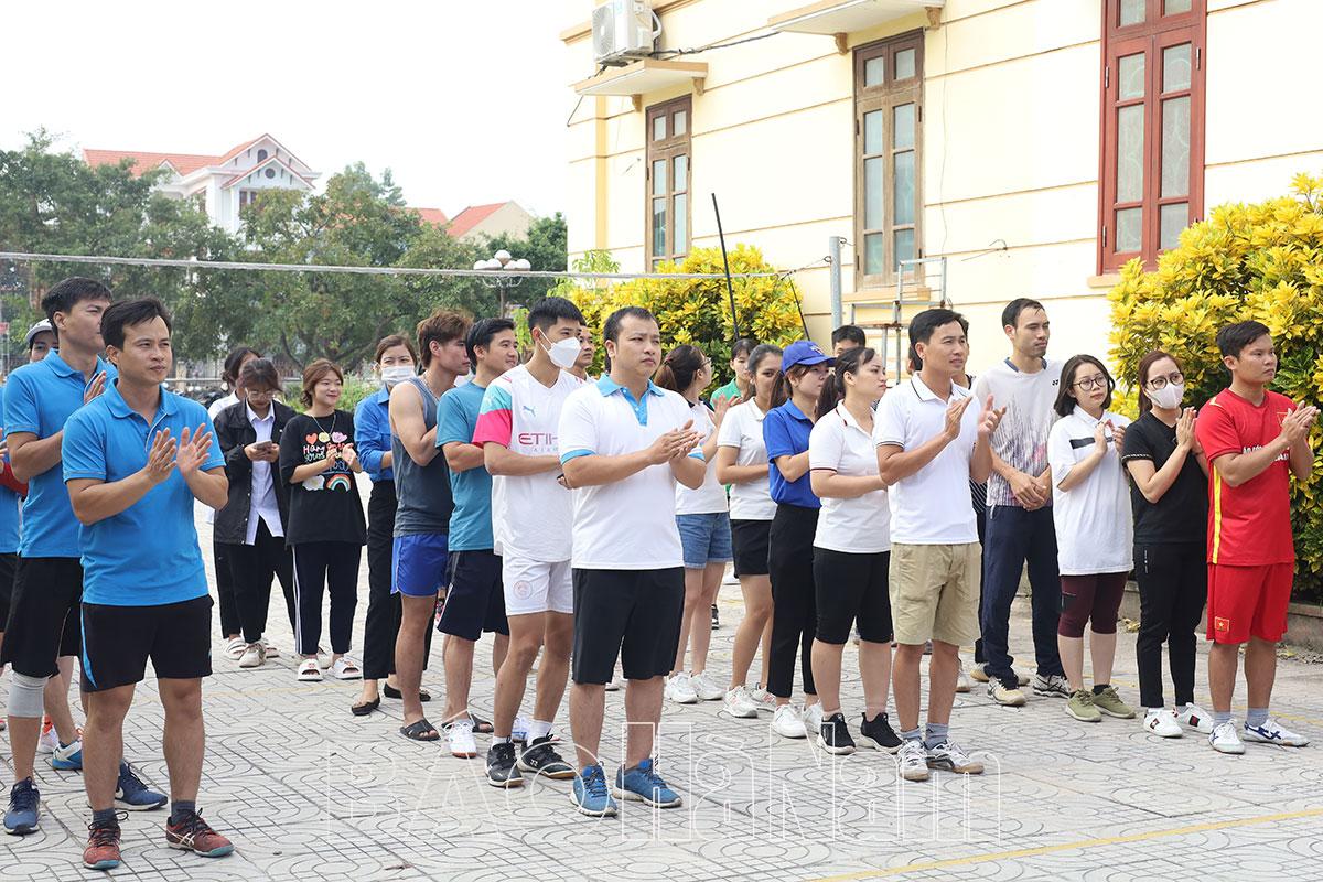 Thị đoàn - Hội LHTN thị xã Duy Tiên giao lưu bóng chuyền hơi chào mừng Đại hội Đoàn toàn quốc lần thứ XII