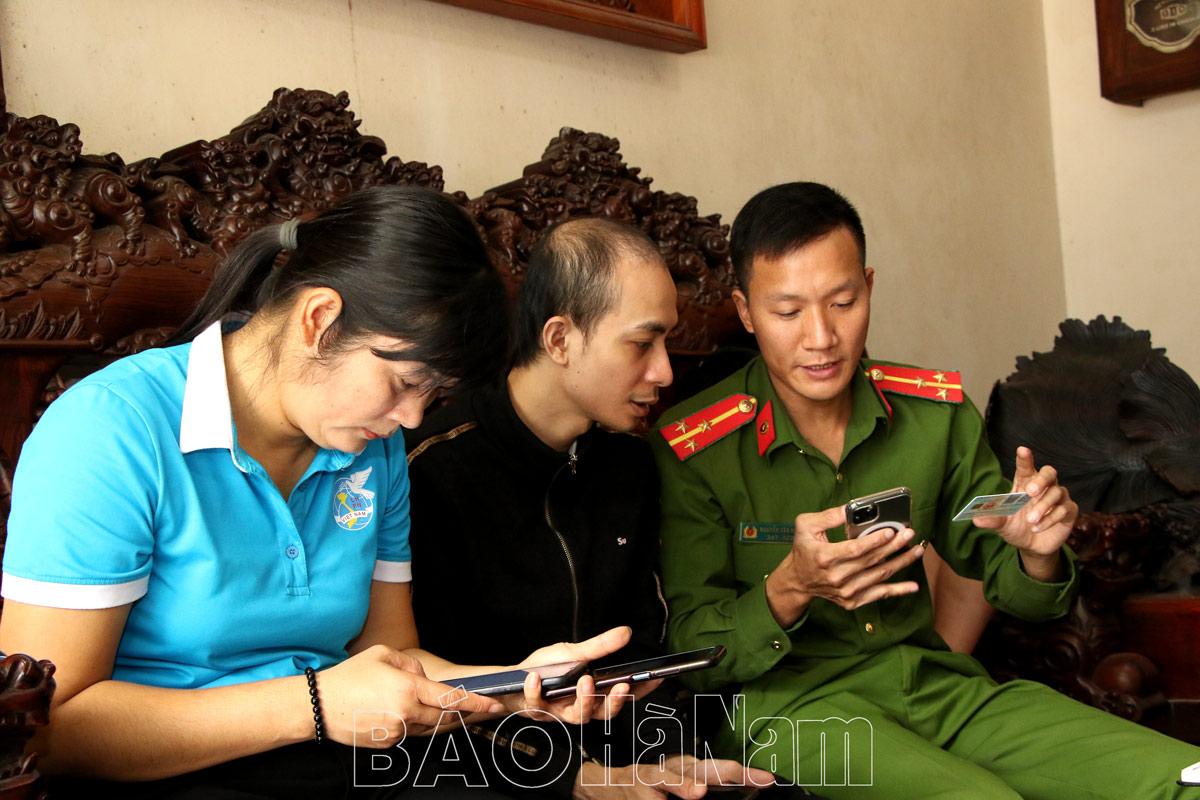 Công an phường Hai Bà Trưng ra quân đợt cao điểm hưởng ứng thực hiện Đề án 06 của Chính phủ