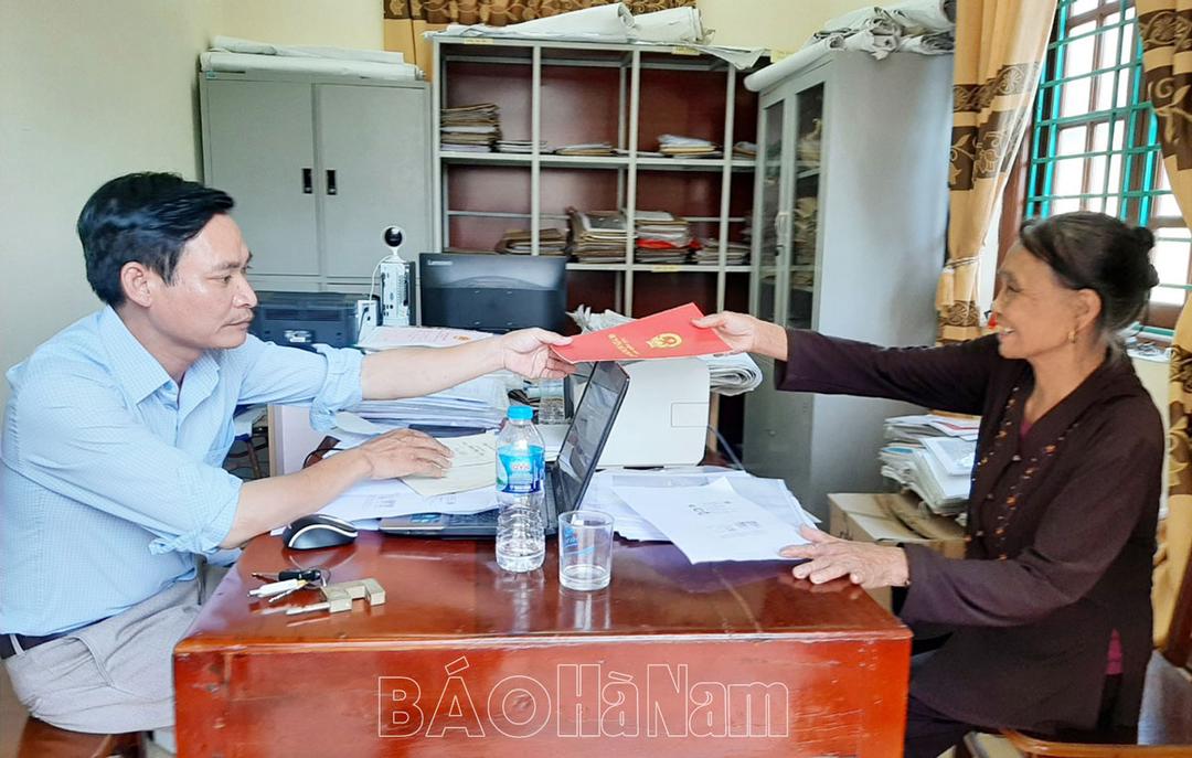 Tập trung giải quyết dứt điểm những tồn đọng trong việc cấp đổi Giấy chứng nhận quyền sử dụng đất nông nghiệp