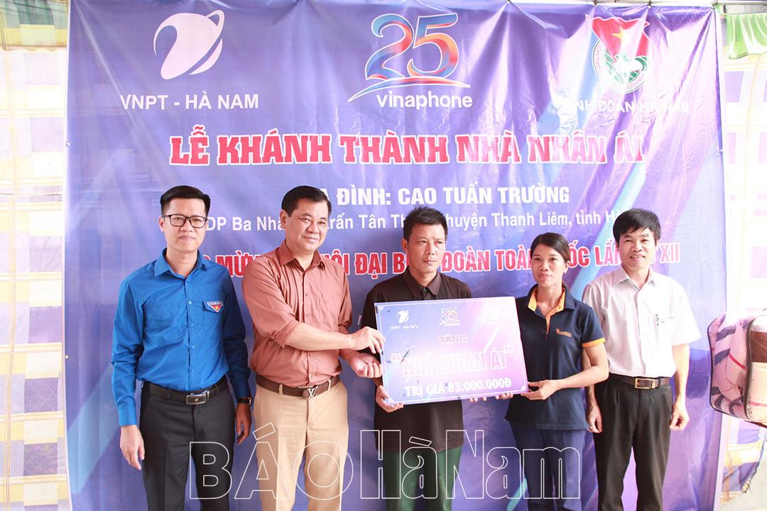 Trao tặng Nhà nhân ái cho gia đình anh Cao Tuấn Trường tại thị trấn Tân Thanh