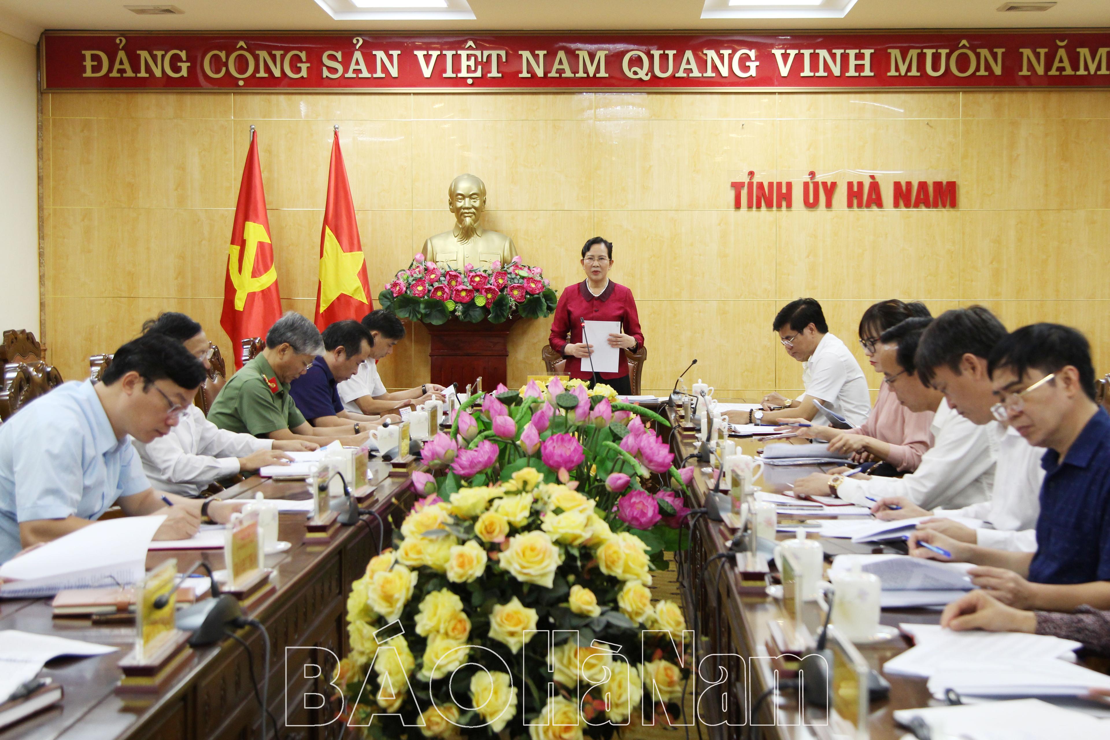 Đồng chí Bí thư Tỉnh ủy Lê Thị Thủy làm việc với bí thư các huyện, thị, thành ủy và thủ trưởng một số cơ quan, đơn vị về công tác tiếp công dân