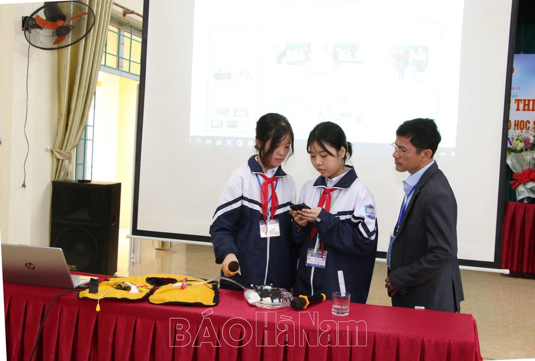 Phủ Lý khai mạc “Cuộc thi khoa học kỹ thuật học sinh trung học cấp thành phố năm học 2022 - 2023”.