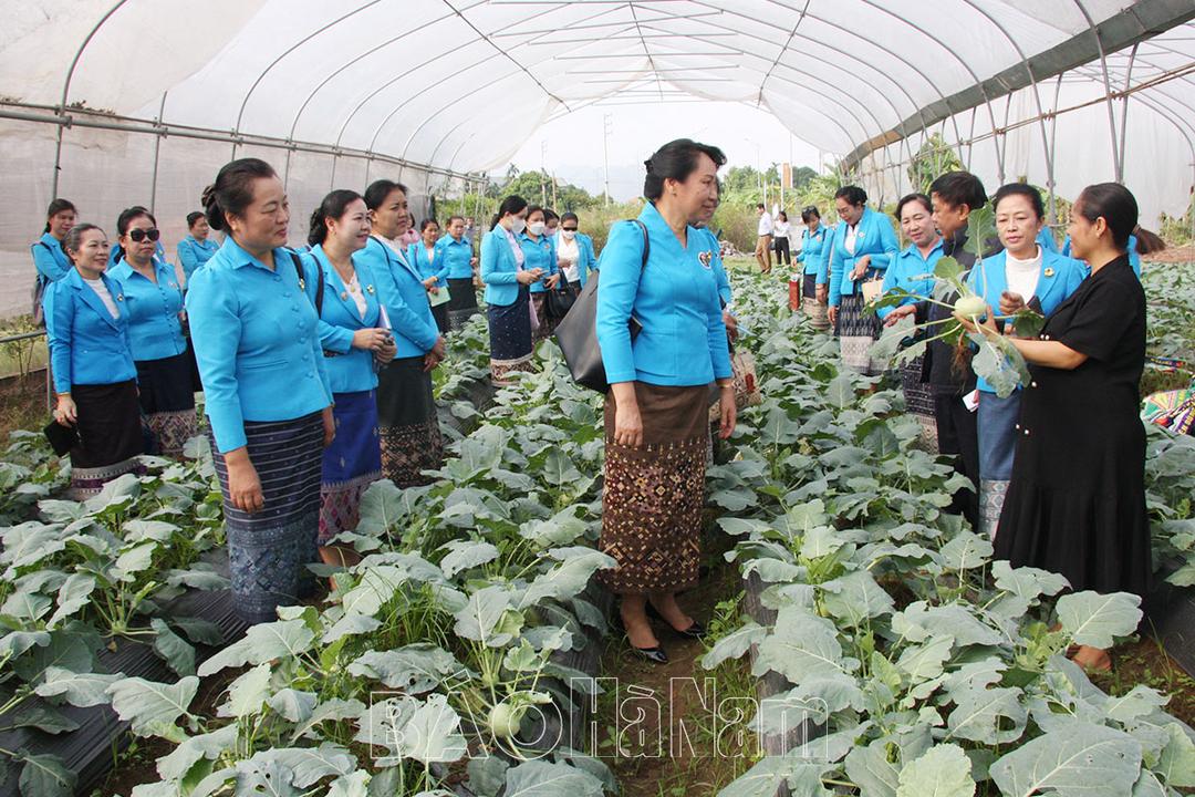Đoàn học viên cán bộ Hội LHPN nước CHDCND Lào thăm và làm việc tại Hà Nam