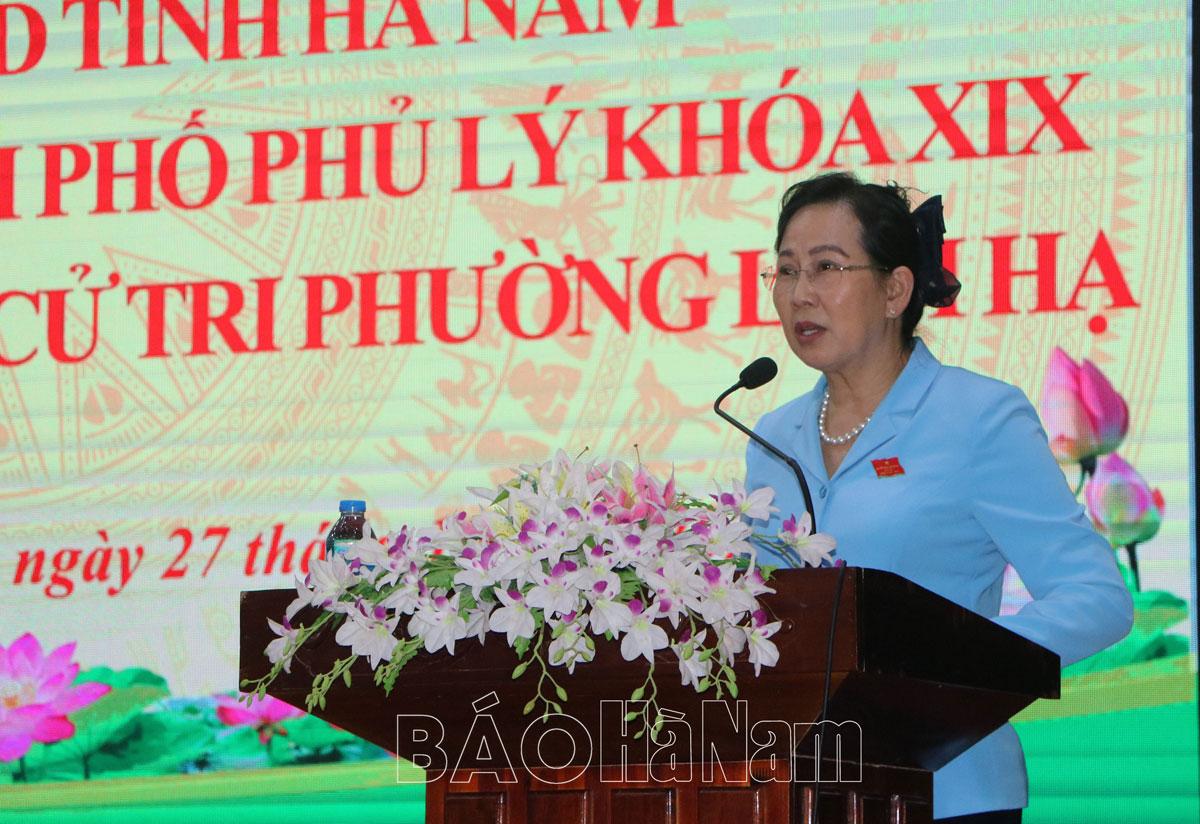 Đồng chí Bí thư Tỉnh ủy Lê Thị Thủy tiếp xúc cử tri phường Lam Hạ trước kỳ họp thường lệ cuối năm 2022