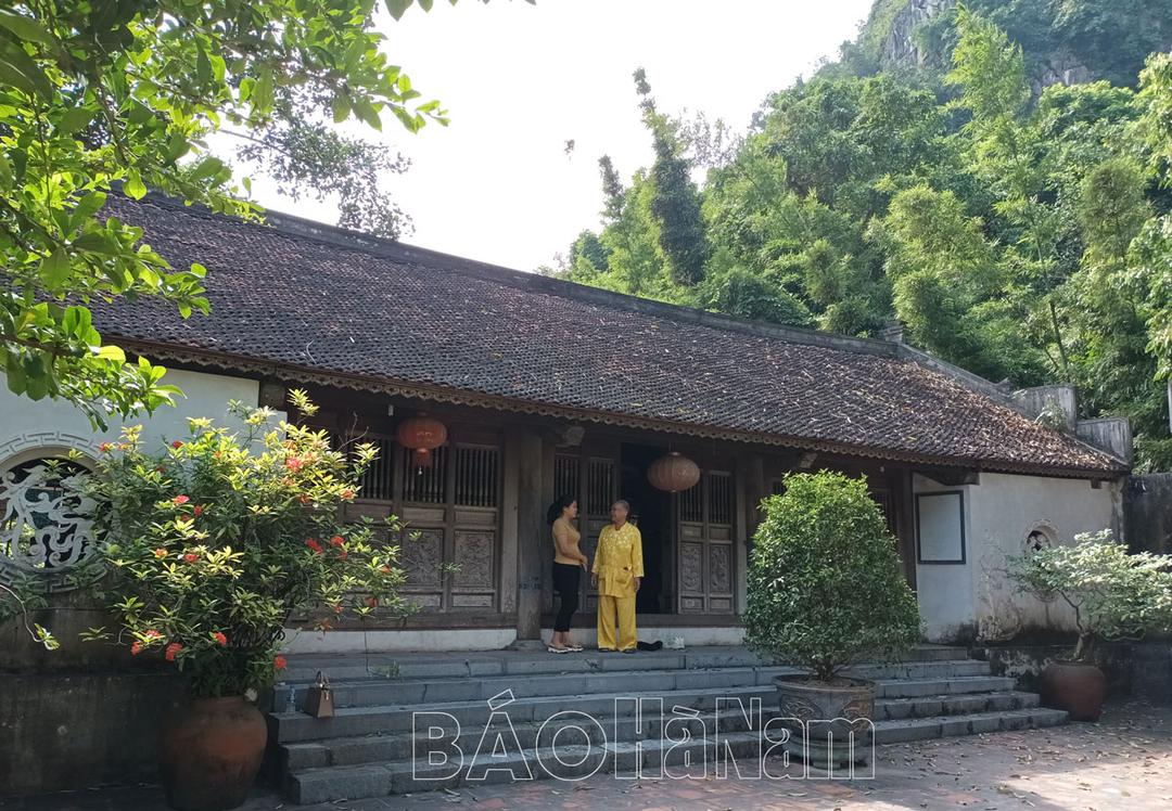 Đền thiêng nơi vườn trúc cổ