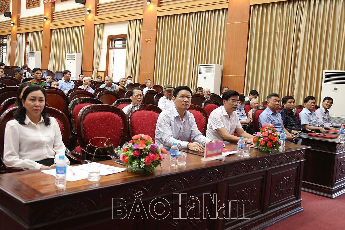 Đồng chí Phó Bí thư Thường trực Tỉnh ủy Đinh Thị Lụa tiếp xúc cử tri xã Nhật Tân